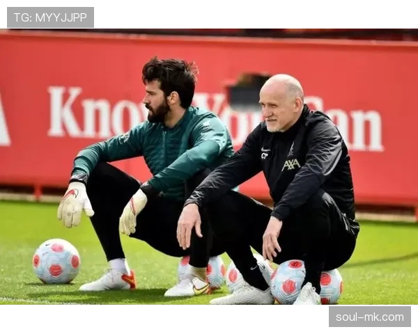 阿利松续约至2027年,球队未来门将阵容更具竞争力 阿利松续约至2027年,球队未来门将阵容更具竞争力