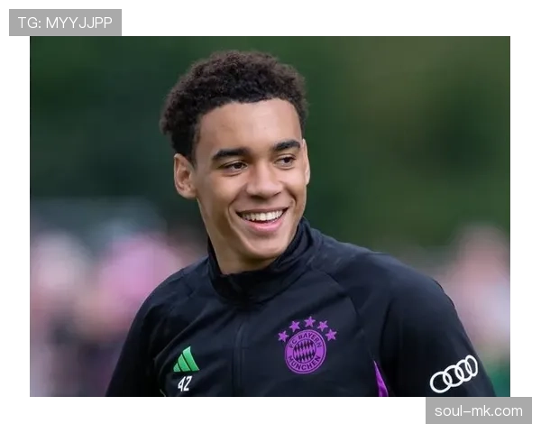 穆西亚拉在拜仁队友眼中的真实形象解析