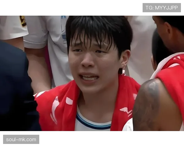 杨瀚森私下竟然这么佛系？球场上拼到爆，生活里像个大懒猫？