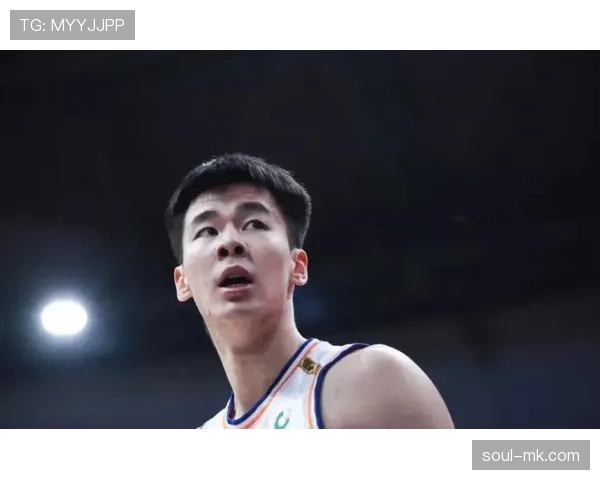 郭昊文这自律程度，凌晨四点健身房打卡跟闹着玩似的